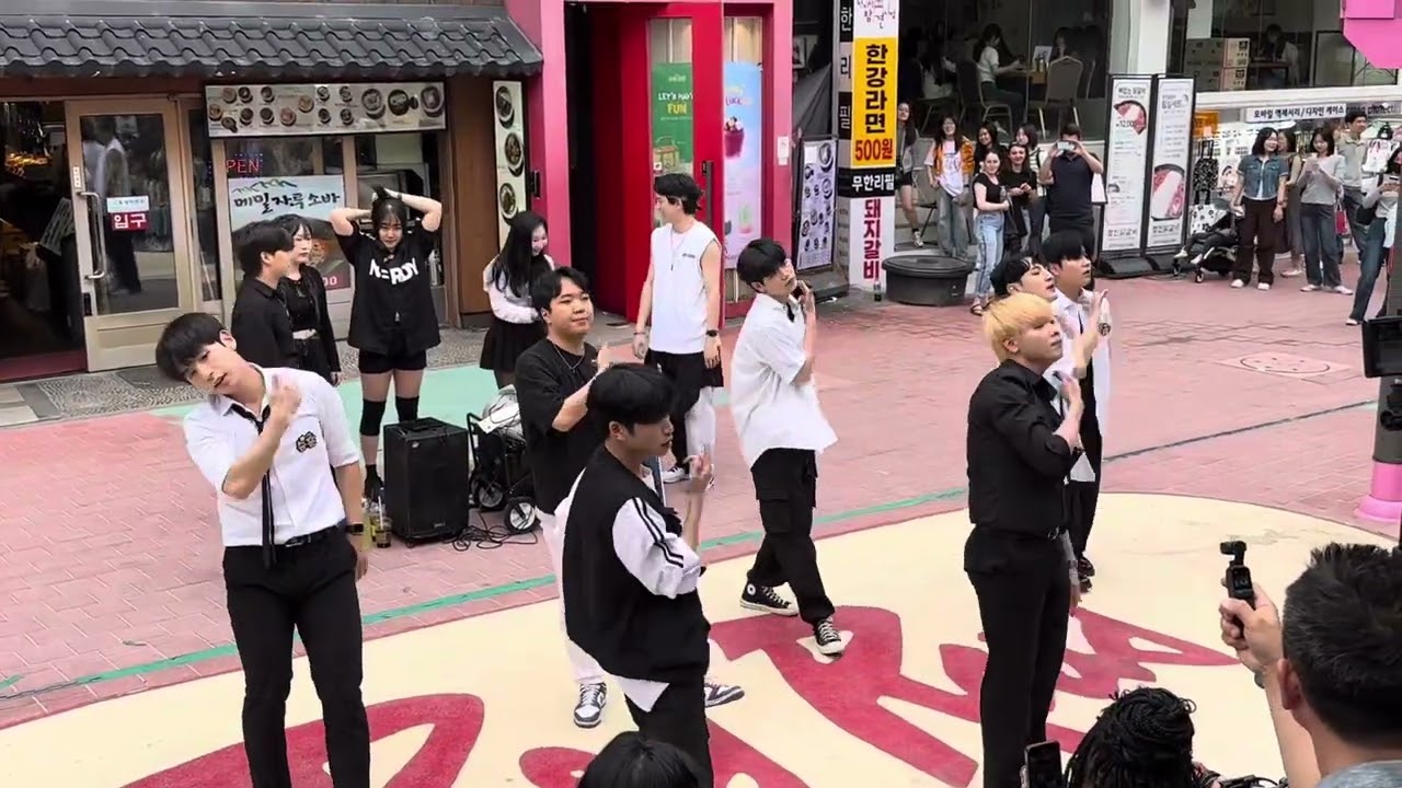 HONGDAE K-POP BUSKING - [Enhypen] Bite Me