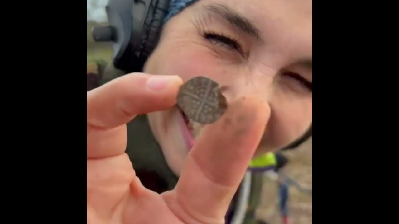 Metal Detecting in Wales! Lots of coins today and lots of mud 