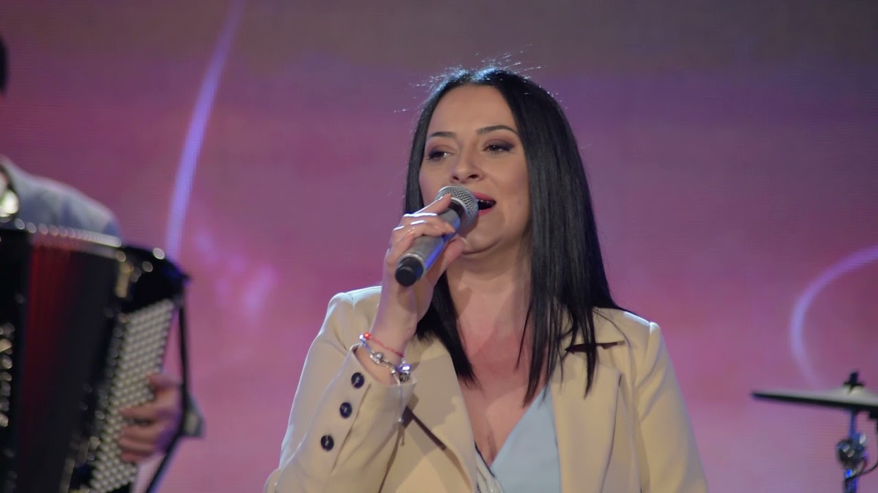 Aneta i Grupa Molika - Gusni me kerko (Art Studio Production Live TV Show)