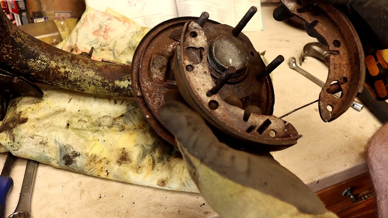 Classic Mini Mayfair 1982 restoration. Strip the rear brakes.
