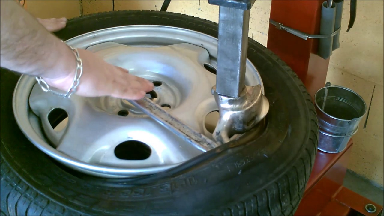 Utiliser la machine démonte pneu, équilibreuse
