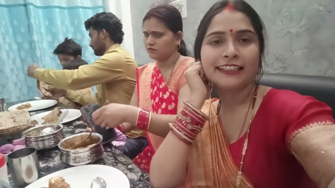 Anniversary cake cutting, बाहर खाना खाया और पतिदेव जी दिया surprise🫢 anniversary special हो गई 