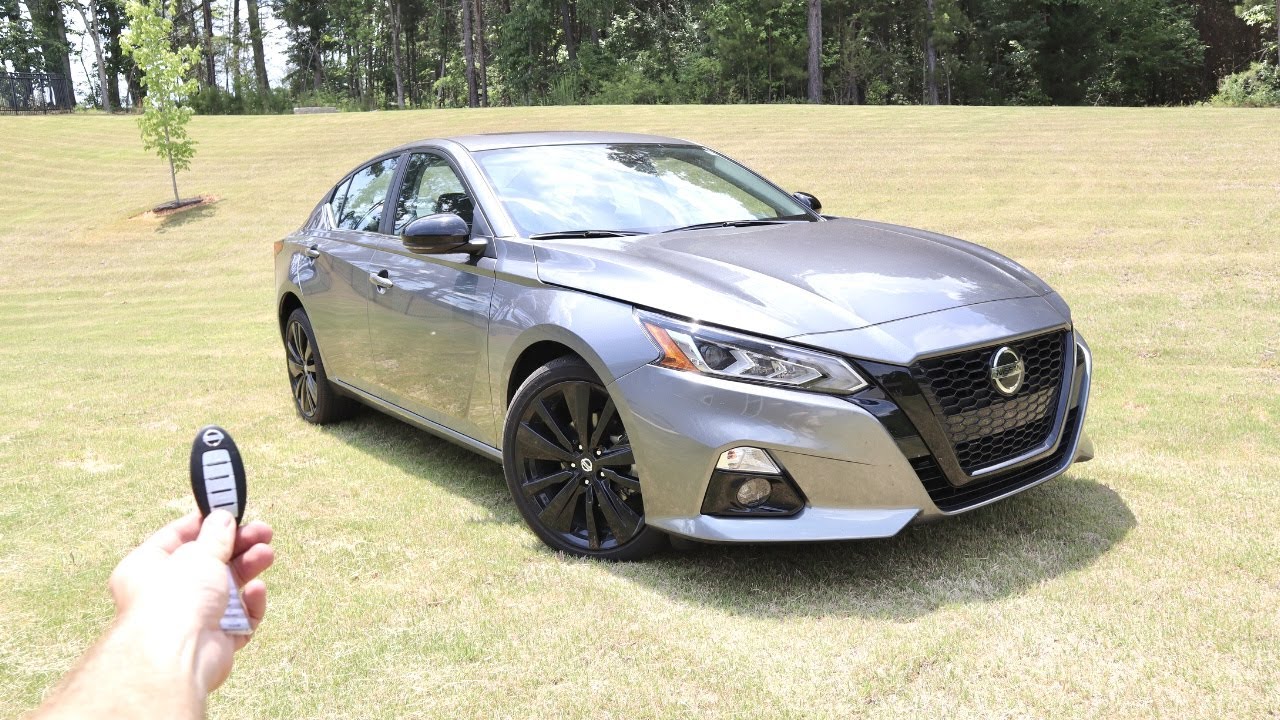 2022 Nissan Altima 2.5 AWD SR: Start Up, Test Drive, Walkaround, POV and Review