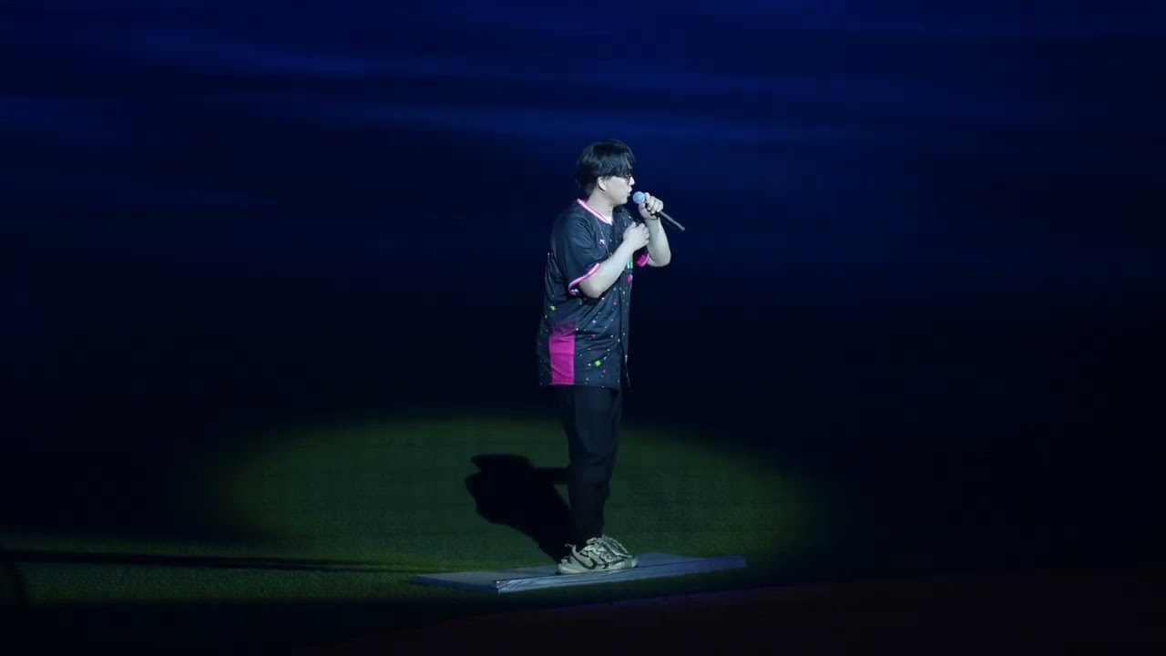 蕭煌奇  明星賽賽後演唱 { 你是我的眼 }  台北大巨蛋 .