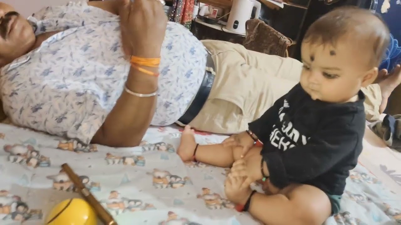 देखो बेबी फोन चला रहा है|😄 और कितना खुश है 😎 Like this video #viralvideo #cutebaby #funny #youtube 