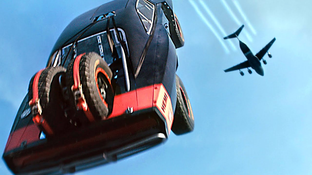 車のスカイダイビング | ワイルド・スピード SKY MISSION | 映画シーン