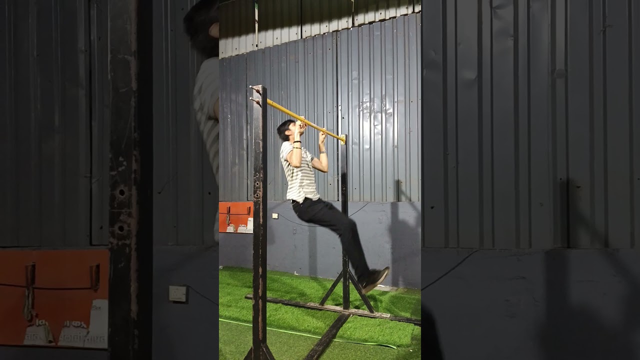 DOING MIDDLE FINGER PULL UPS! SHALL I UPLOAD MY MUSCLE UPS PROGRESSION NEXT?