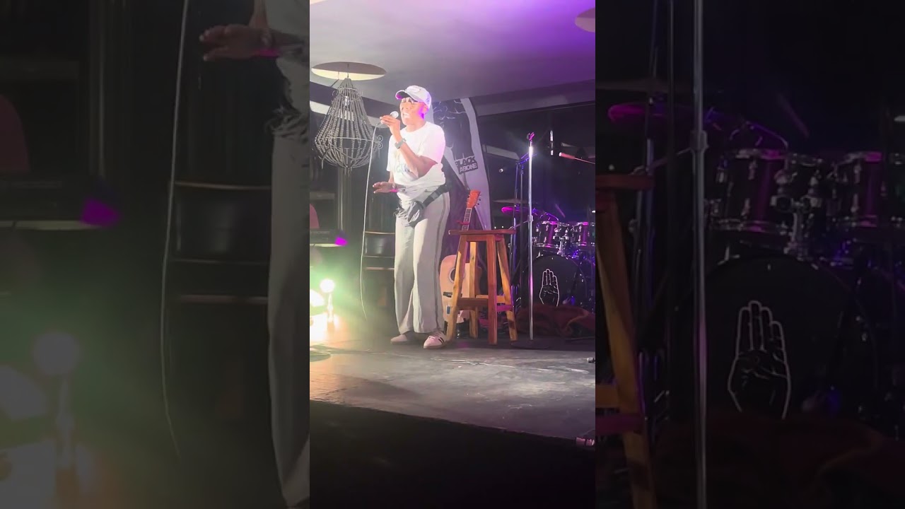 Suthu Mandlovu live at black labone
