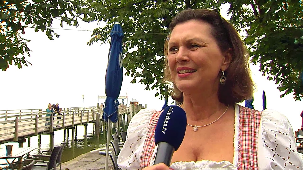 O'zapft is - Ilse Aigner verursacht in Herrsching eine Bierdusche