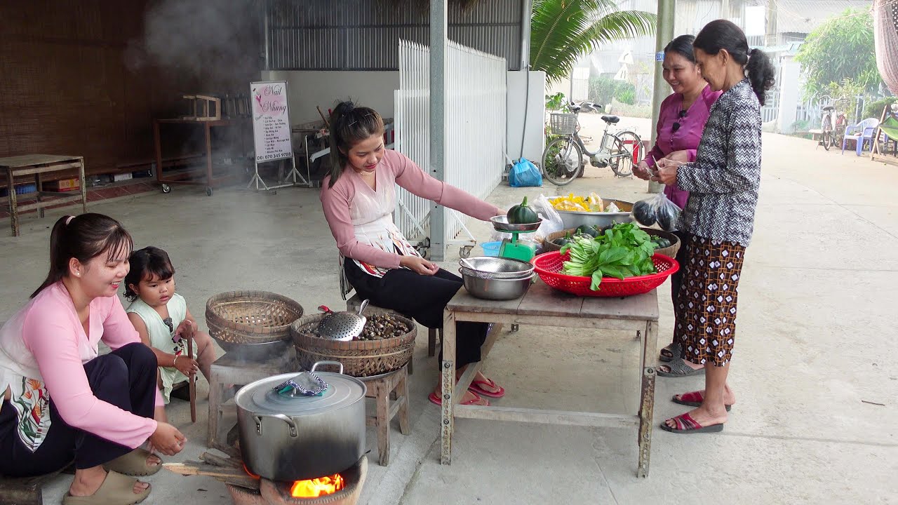 Nhà Có Hến Đem Ra Đường Lộ Vớt Hến Bán với Bí Rợ Cải Ngọt Ai Gặp Cũng Mua | HQ #1804