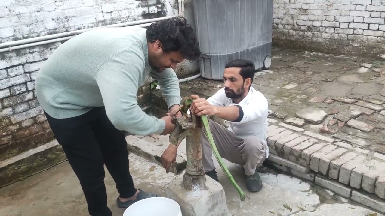 गाँव का खराब नल ठीक करते-करते हालत ही खराब हो गई 😅 #like #viral #vlog #villagevlog #villagelifestyle