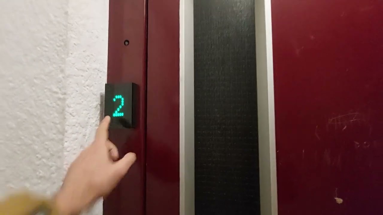 Modern 2024 Orona lifts in a 6 story building in Cambrils