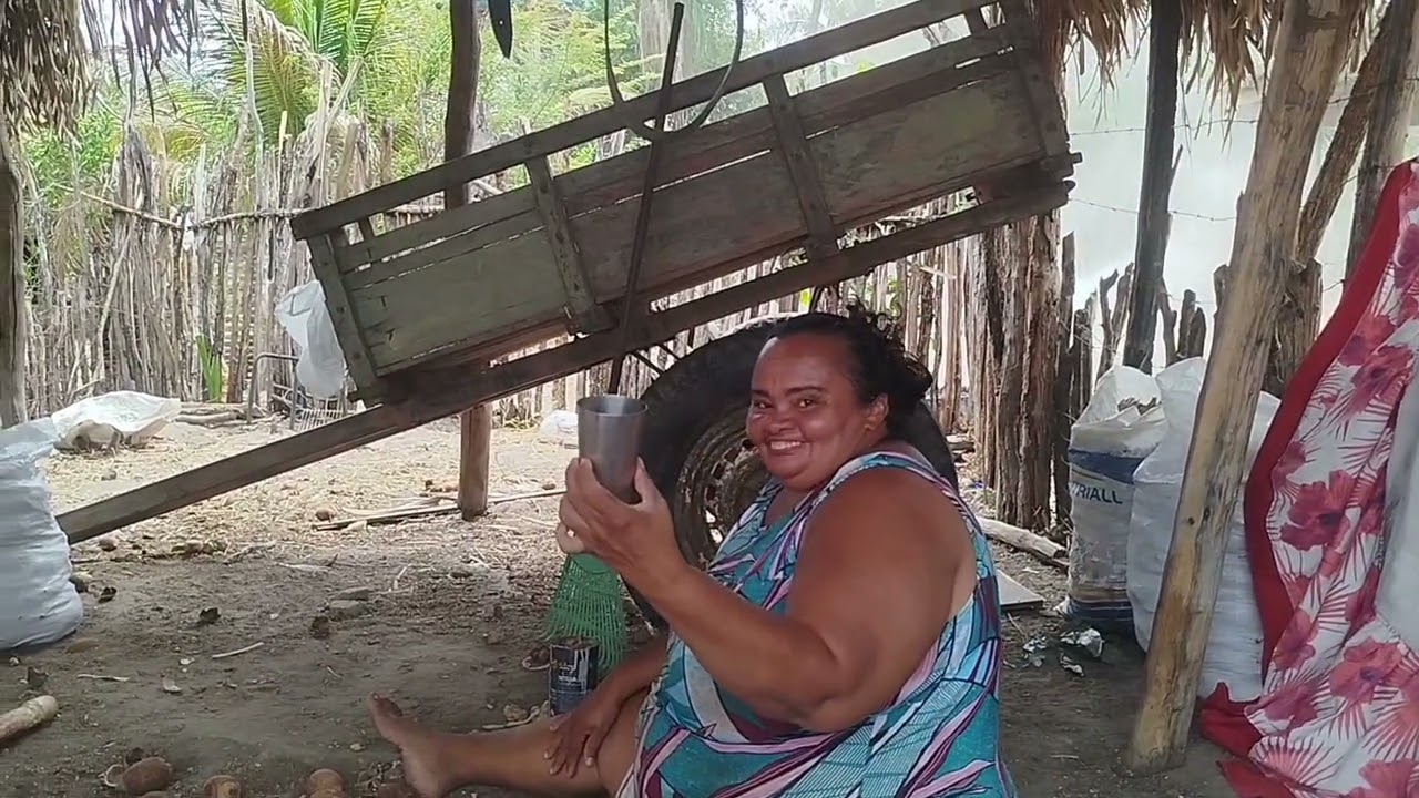 Muita resenha na quebra de coco em família 