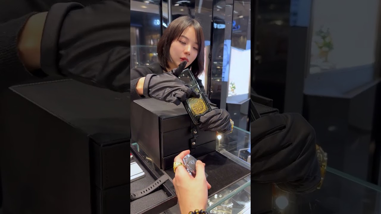 What beautiful money#rich #vertustore #vertu #smartphoneunboxing