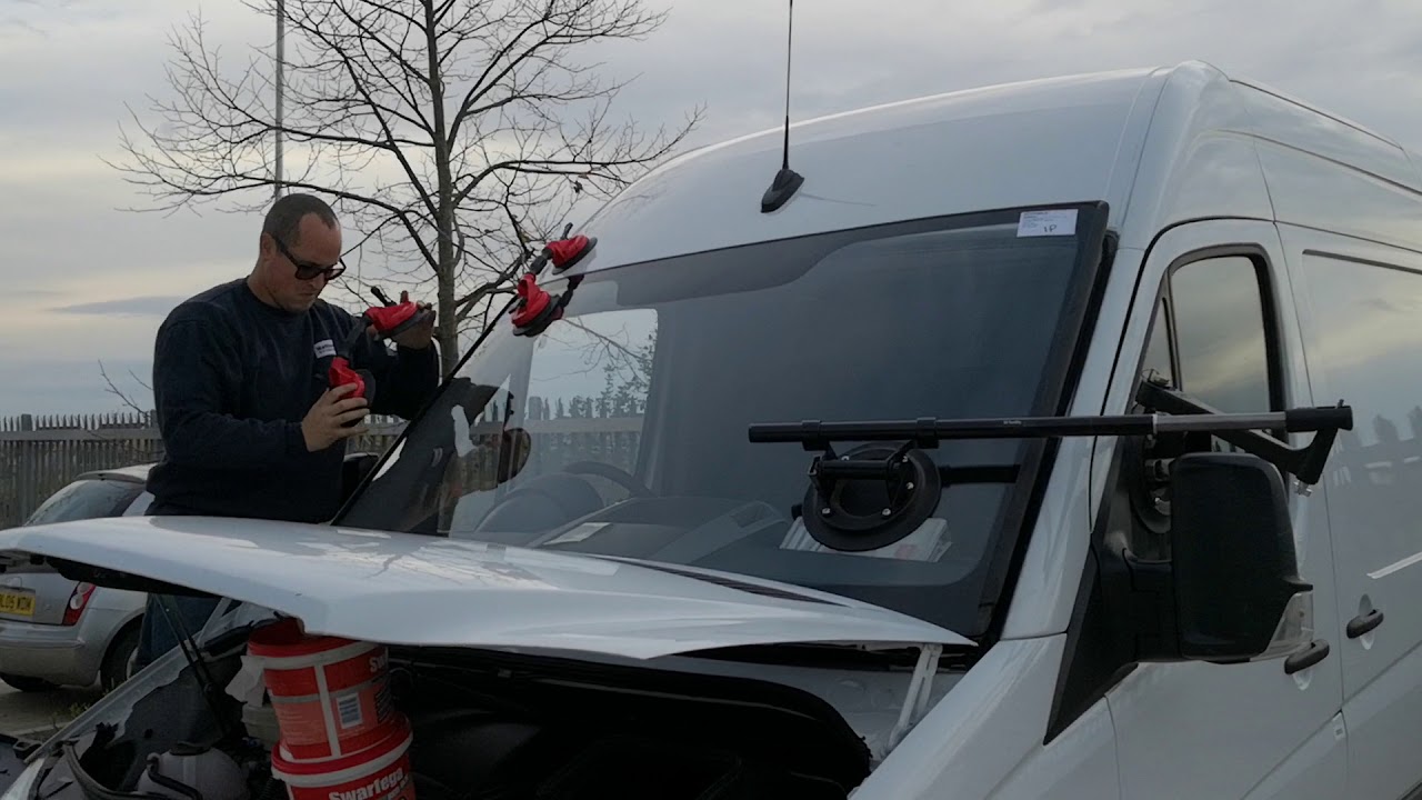 Lil Buddy - 2018 Mercedes Sprinter Windscreen Replacement (HT5439LC/5439ACL)