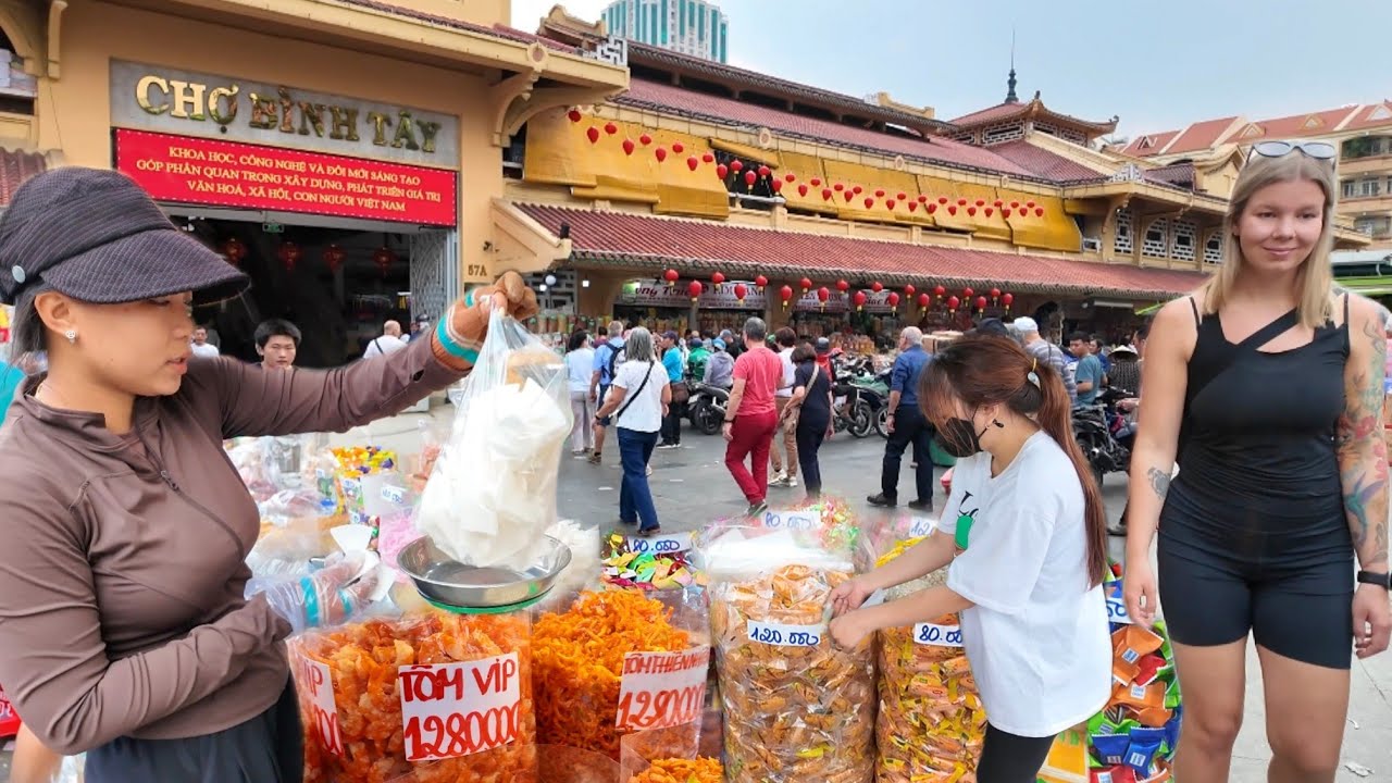 BÙNG NỔ CHỢ TẾT SÀI GÒN 2026 SỐC GIÁ MỨT TẾT, BÁNH KẸO, TÔM KHÔ MỰC RẺ CHƯA TỪNG CÓ Ở CHỢ BÌNH TÂY