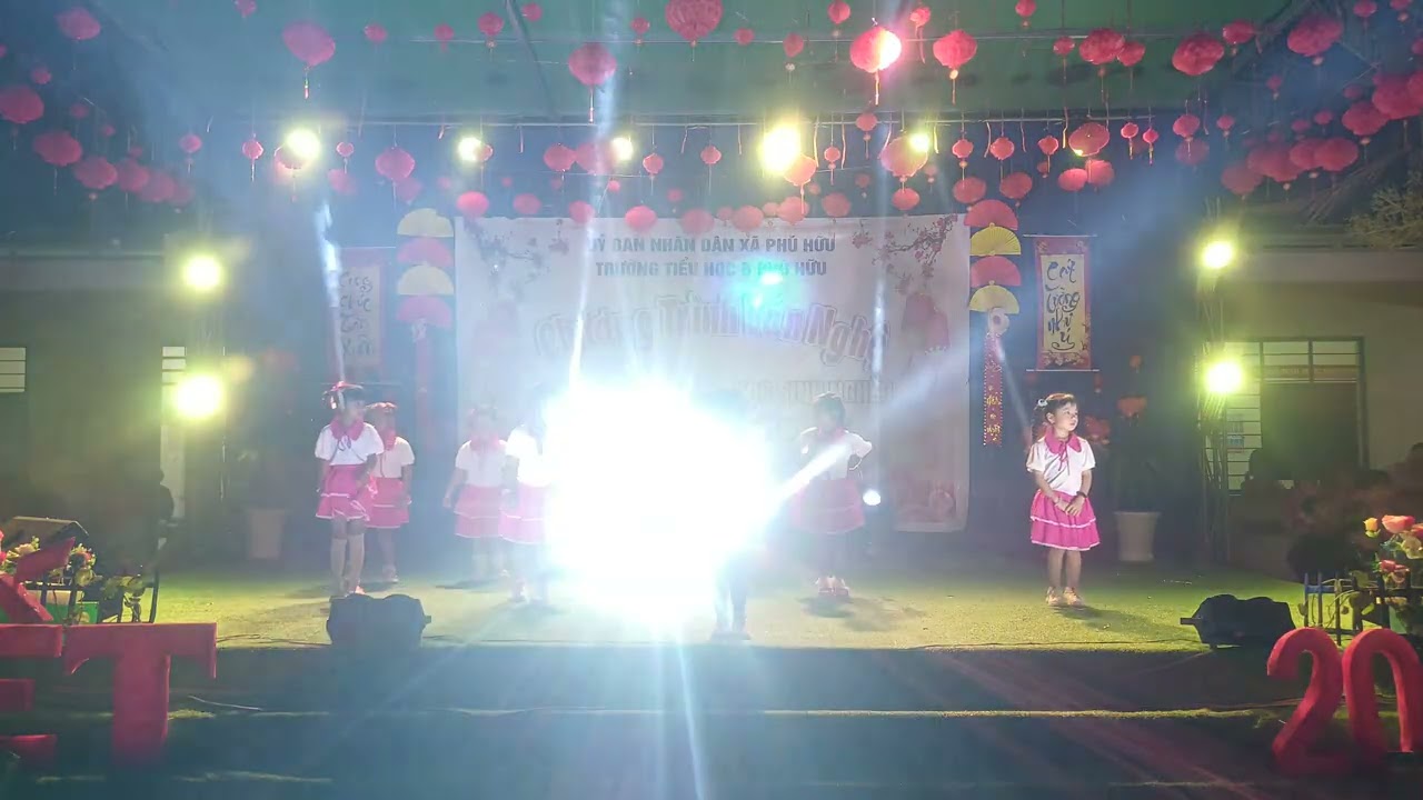 Văn nghệ mừng xuân 