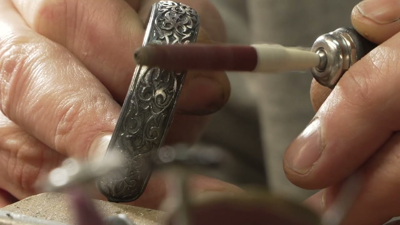 L'Arte della Creazione: Produzione Artigianale di Gioielli in Argento