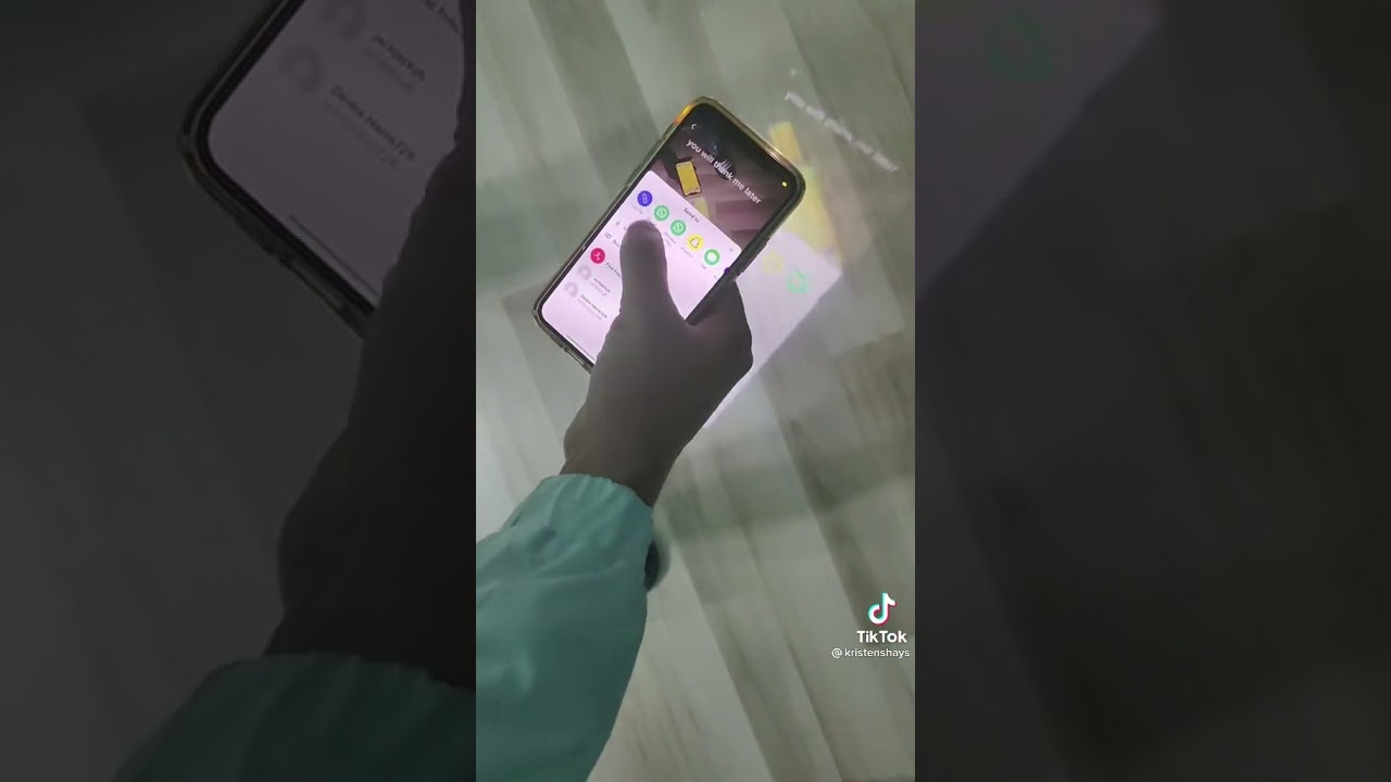 Mobile projector through flashlight