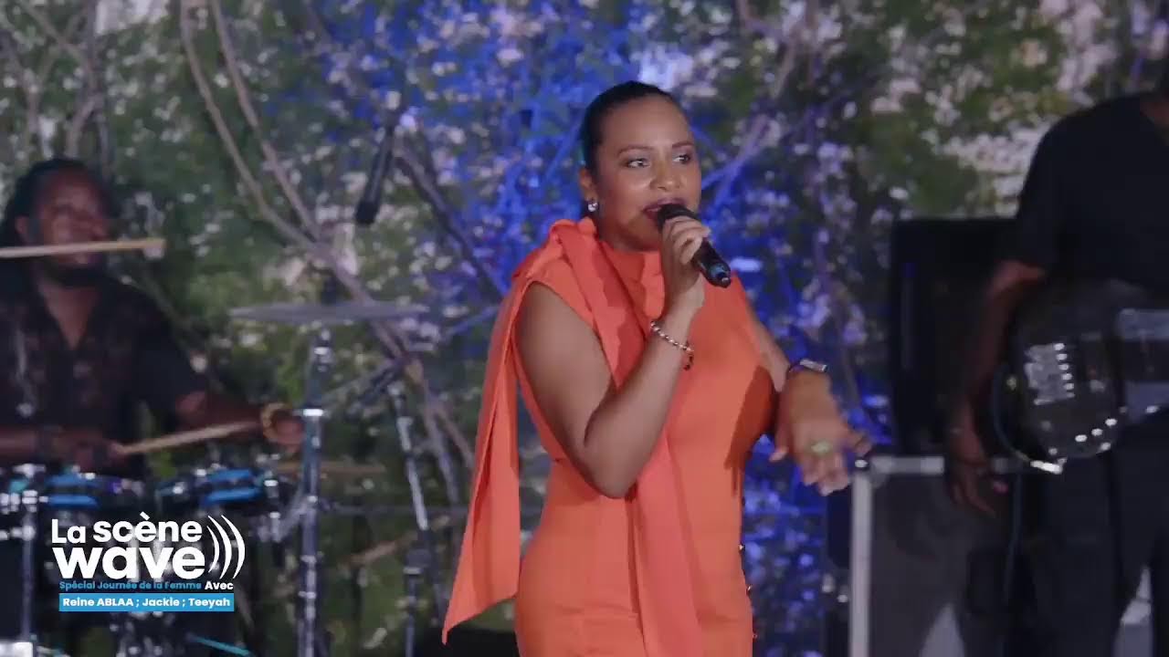 La scène Wave Spéciale journée des droits des femmes avec Reine Ablaa, Jackie The Afrosoul et Teeyah