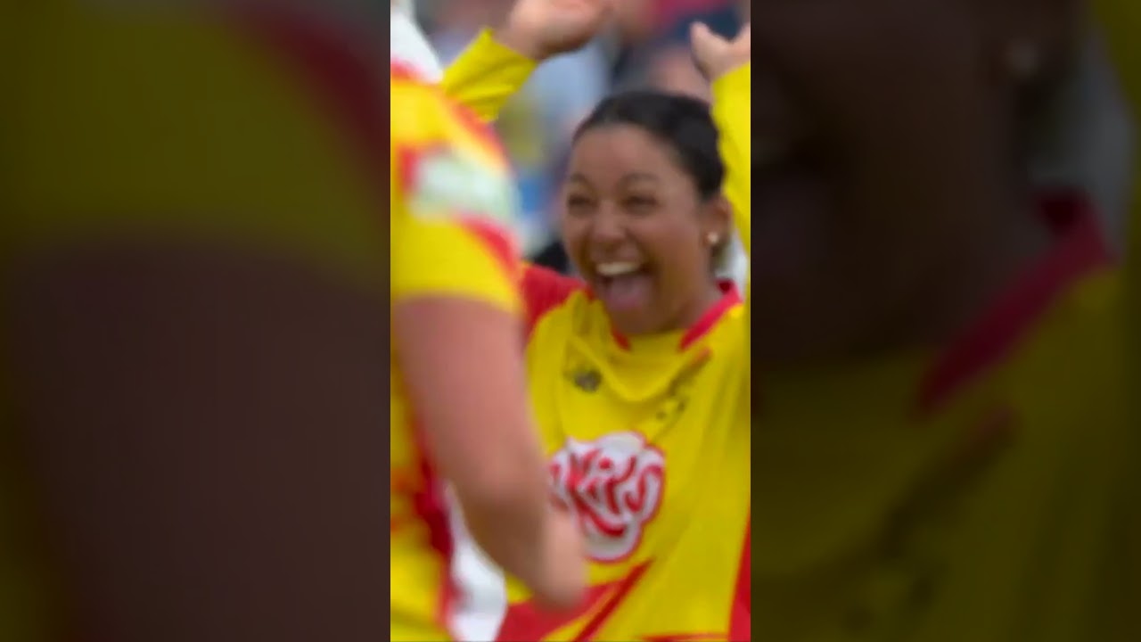 UNPLAYABLE! Alana King with the ball of The Hundred