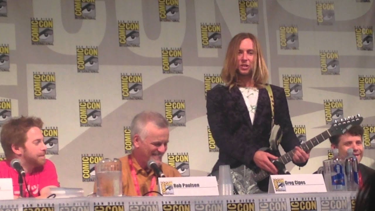 Greg Cipes and Nick TMNT cast singing a song at SDCC 2014