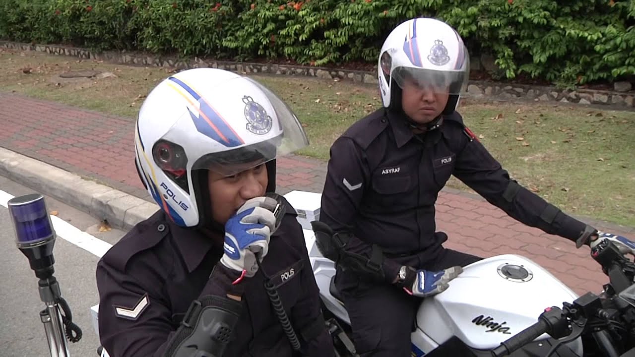 LAKONAN ROMPAKAN DI PETROL PAM BATU 3 SHAH ALAM -