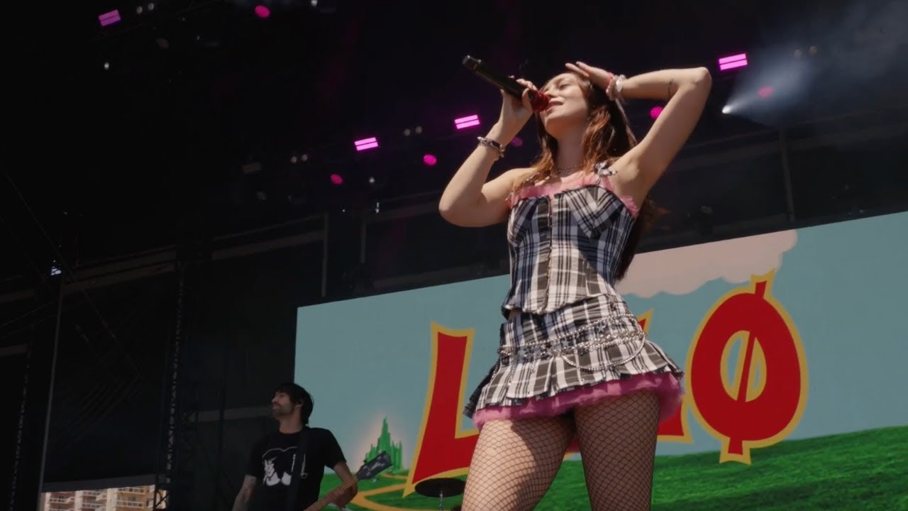 LØLØ - the devil wears converse (Live from Vans Warped Tour Long Beach 2025)
