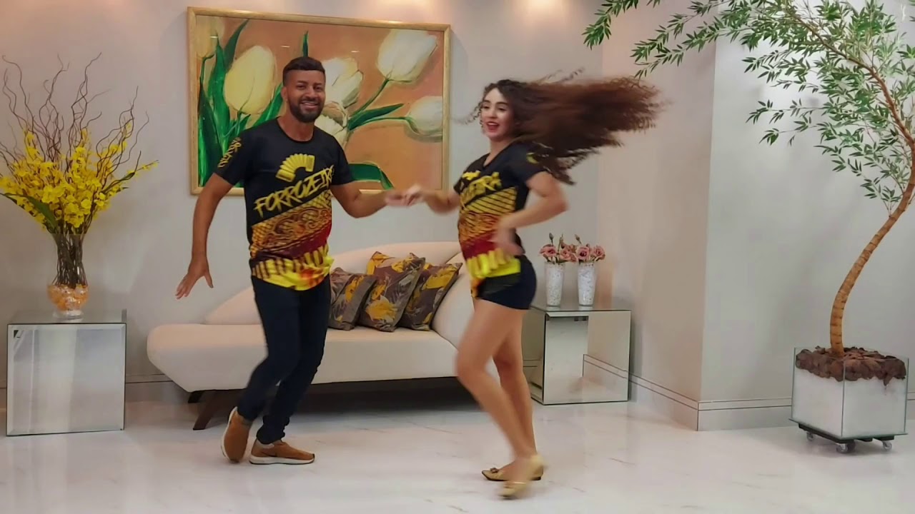 Quem me ver dançando assim mão pra frente gira gira... Aviões do Forró Demonstração Forró eletrônico