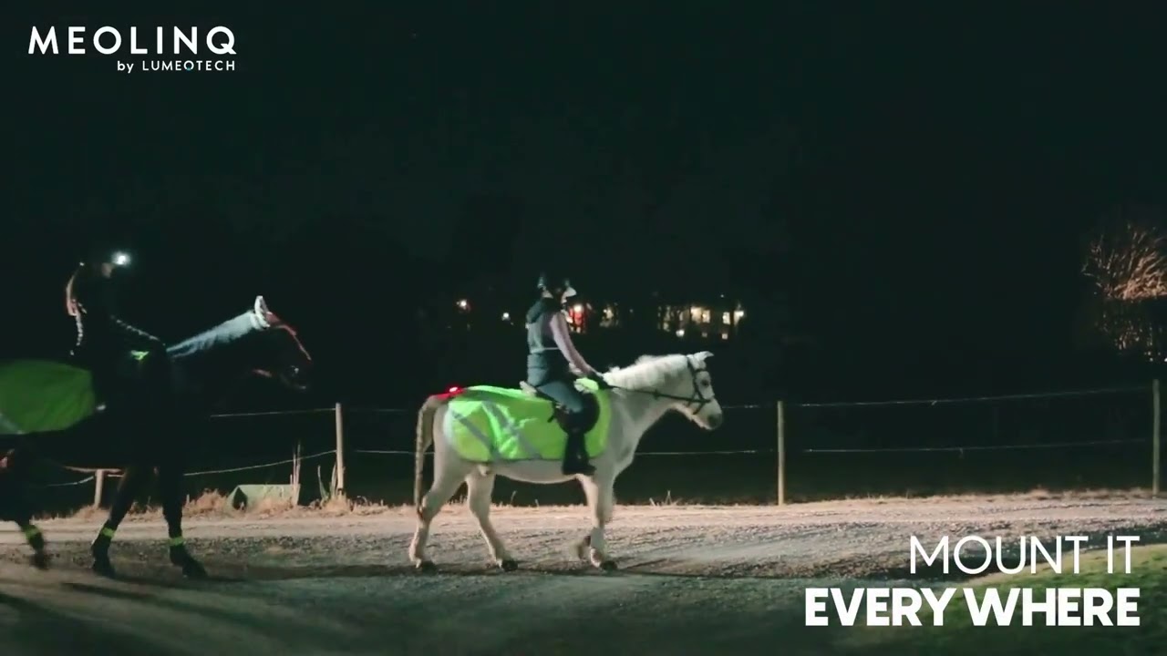 Meolinq Light 01 – Attaches to Any Fabric, Strap-Free & Water-Resistant, For Riders & Outdoor Use