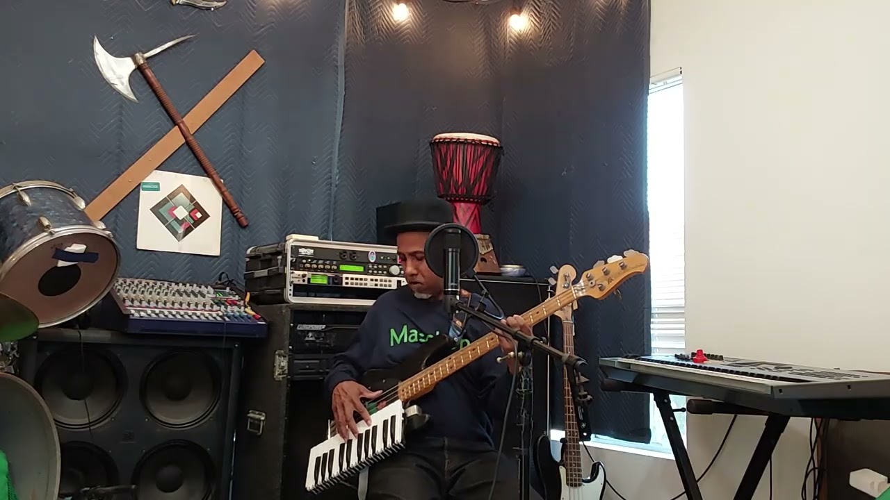 NEVER TOO MUCH, By Luther Vandross1981 Bass and Keyboard Cover Marcus Miller Tribute.