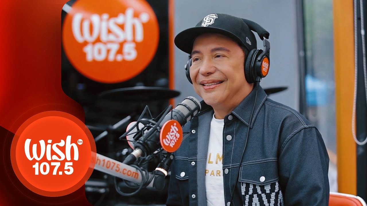 Nonoy Zuñiga  performs 