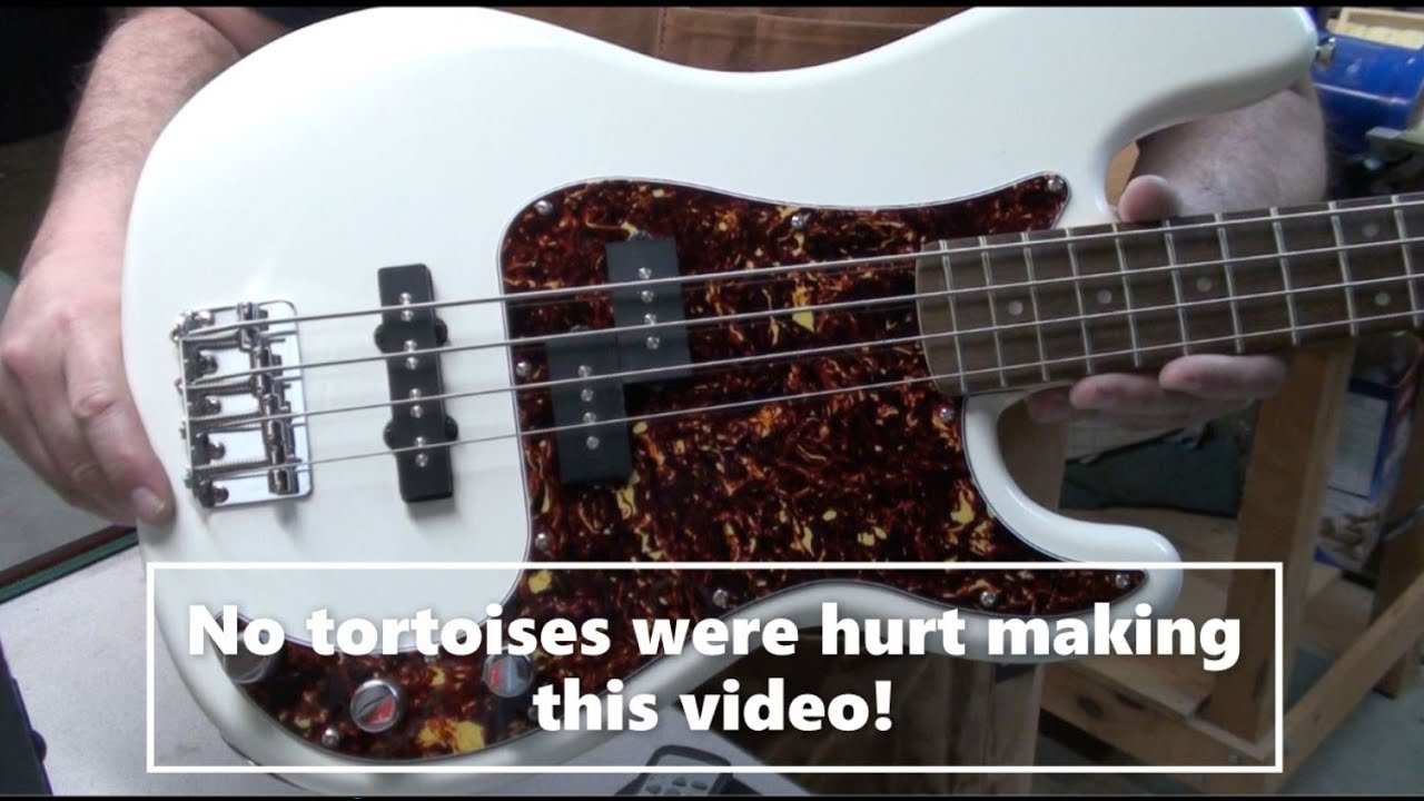 Как заменить защитную накладку на бас-гитаре Precision Bass - новая защитная накладка Tortoise Sh...