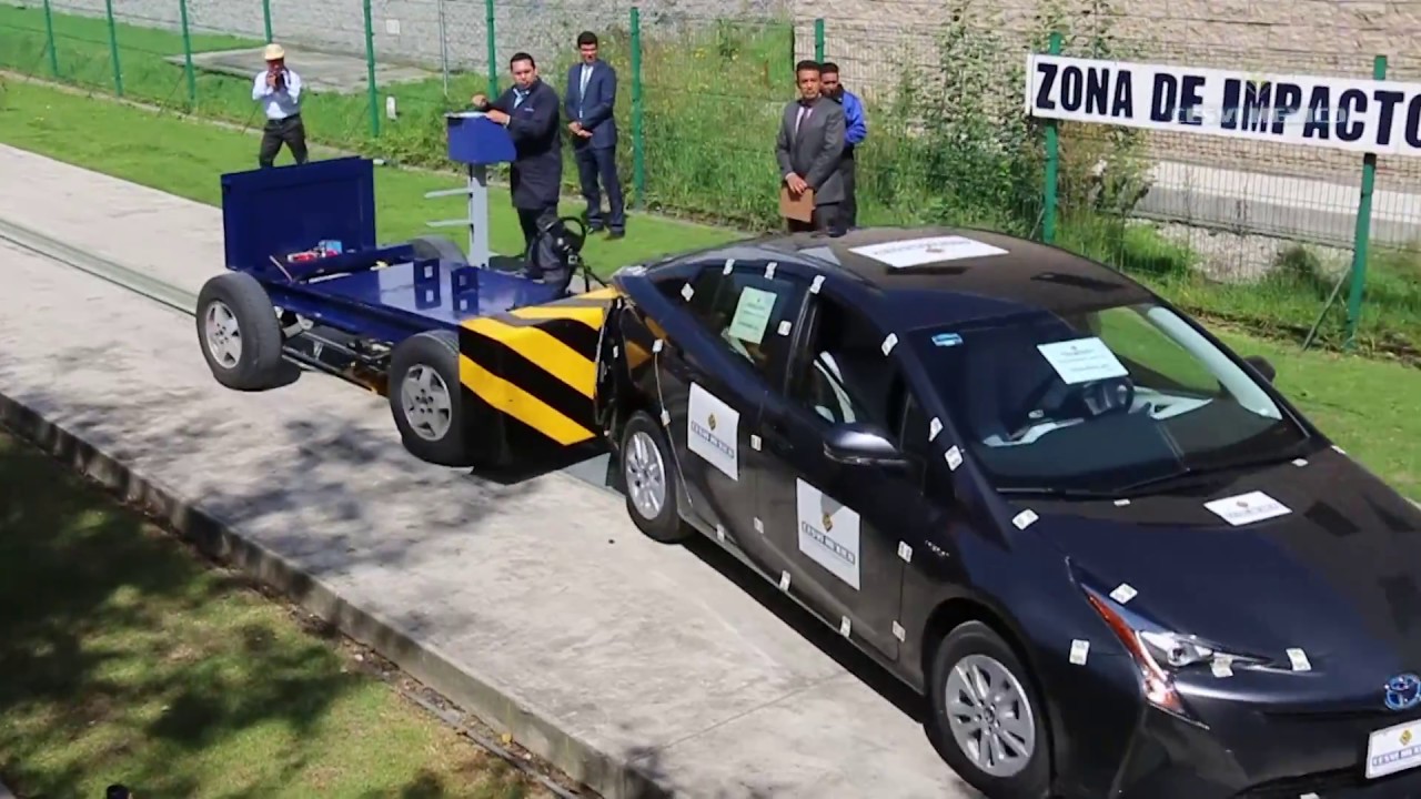 Toyota Prius low-speed crash test