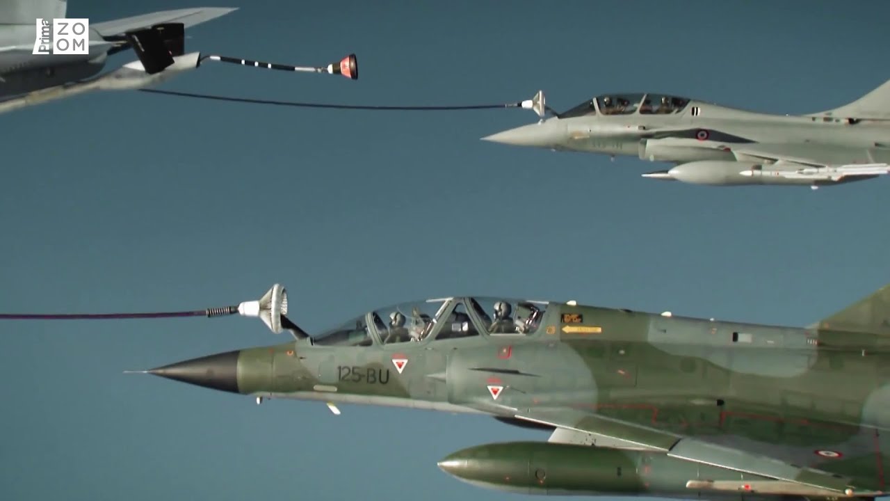Stíhačky tankují v letu při rychlosti 540 km/h. Podívejte se na drama v kokpitu