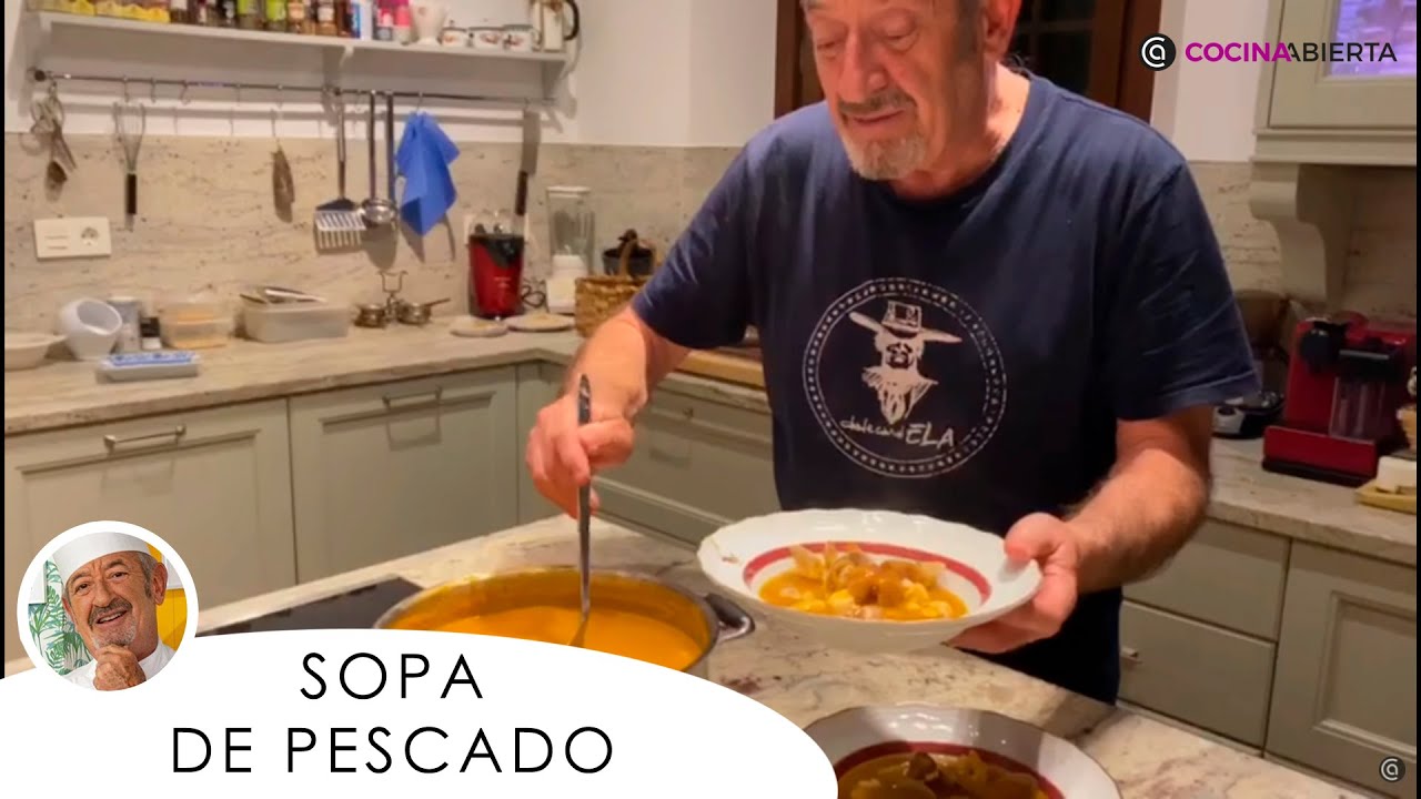 Karlos ARGUIÑANO prepara la tradicional SOPA de PESCADO en su casa 🥣 ¡Perfecta para NAVIDAD! 🎄