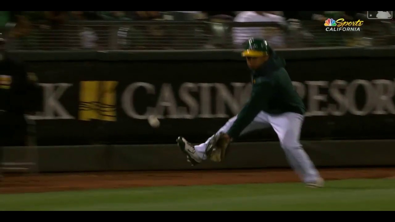 BALL BOY SLIDING CATCH IN THE FOUL ZONE/A's vs White Sox/July 12/MLB Season 2019