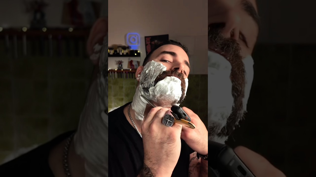 Rasatura Tradizionale con Rasoio a Mano Libera 💈🇮🇹 #lostregonedellabarba #rasaturatradizionale