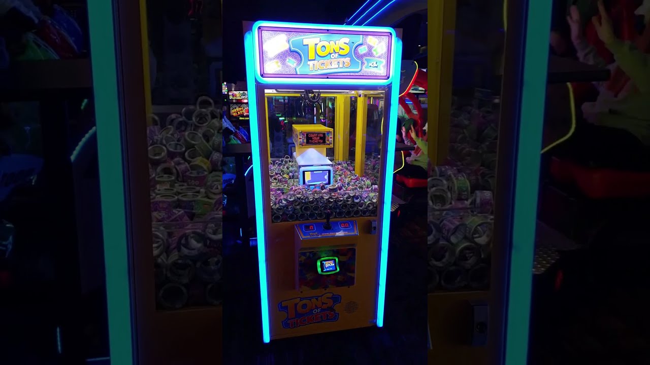How to Win The Claw Machine Jackpot at Dave & Busters!
