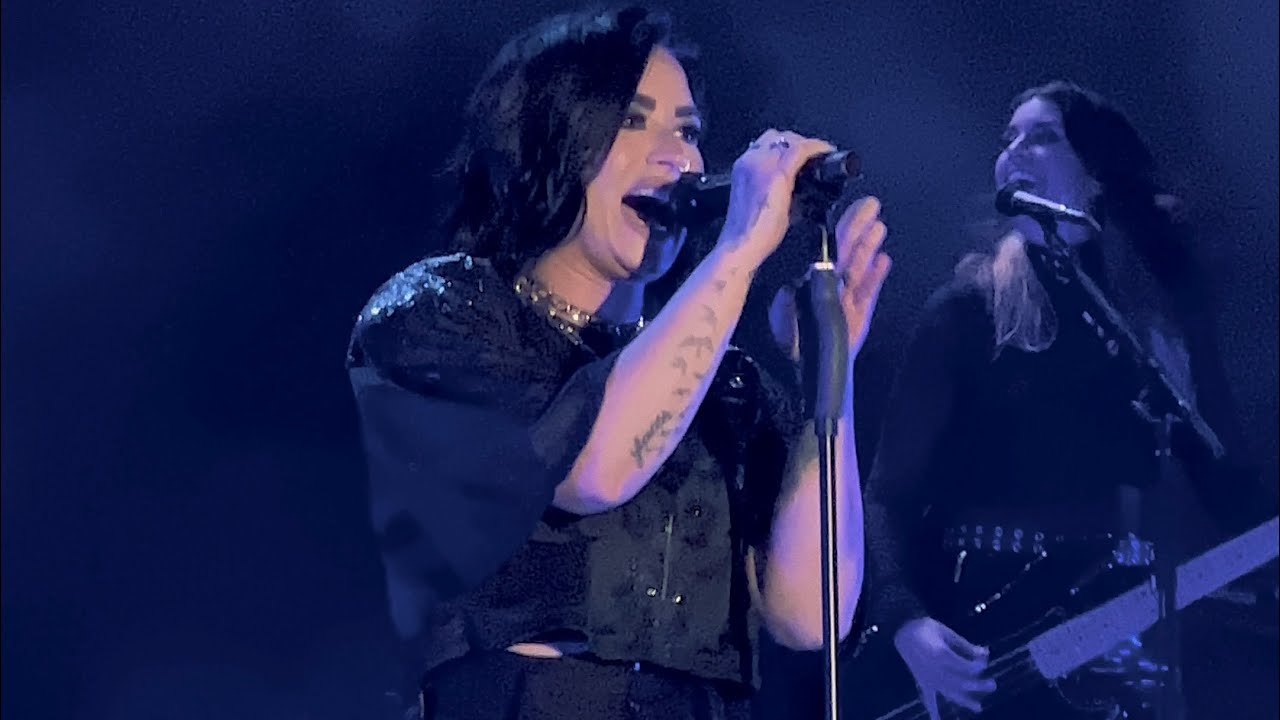 Demi Lovato — 4ever 4 me — The Stone Pony Summer Stage Asbury Park, NJ