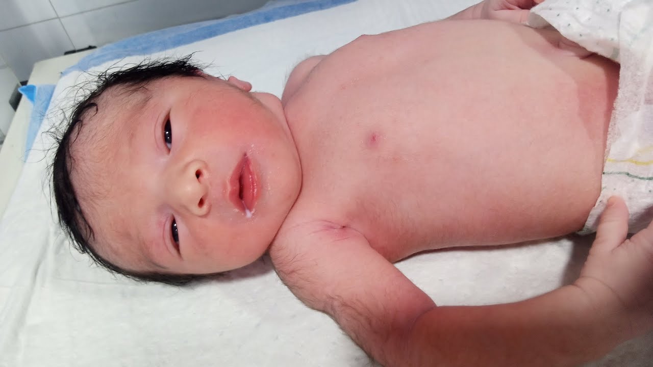 Head-to-Toe Assessment & First Feeding: Hungry Cry from a Cute NICU Baby#newbornbaby #newbornhealth