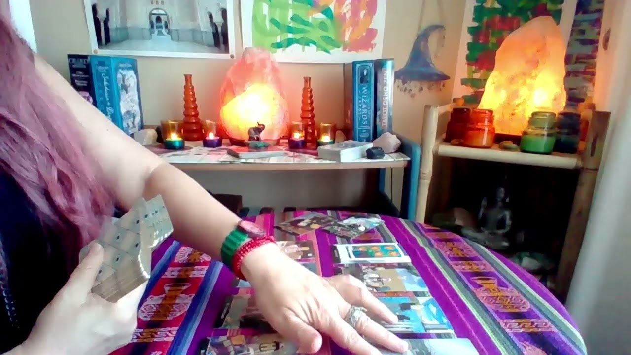 GÉMINIS!! 🔮 Alguien te viene a sacar de la rutina y el trabajo!! Estás concentrado en un proyecto!!