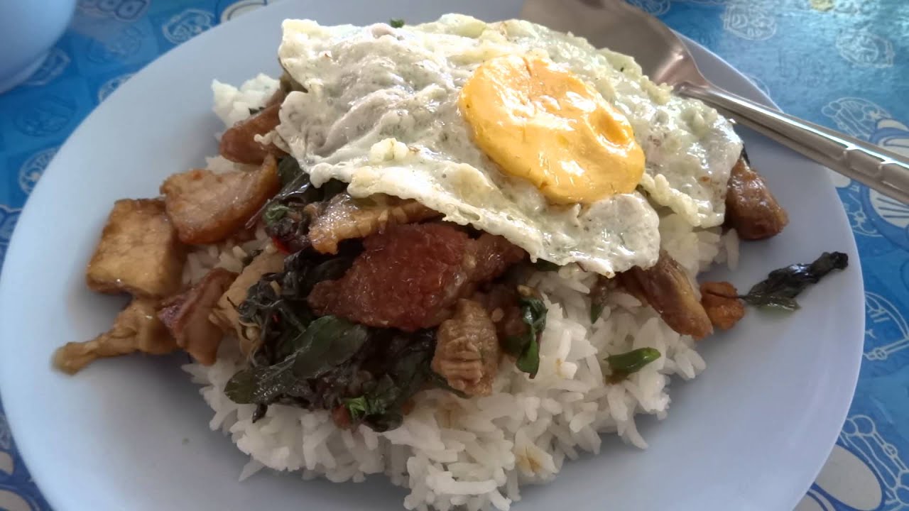 ผัดกระเพราหมูกรอบ(แท้) แม่จัน เชียงราย Local thai food
