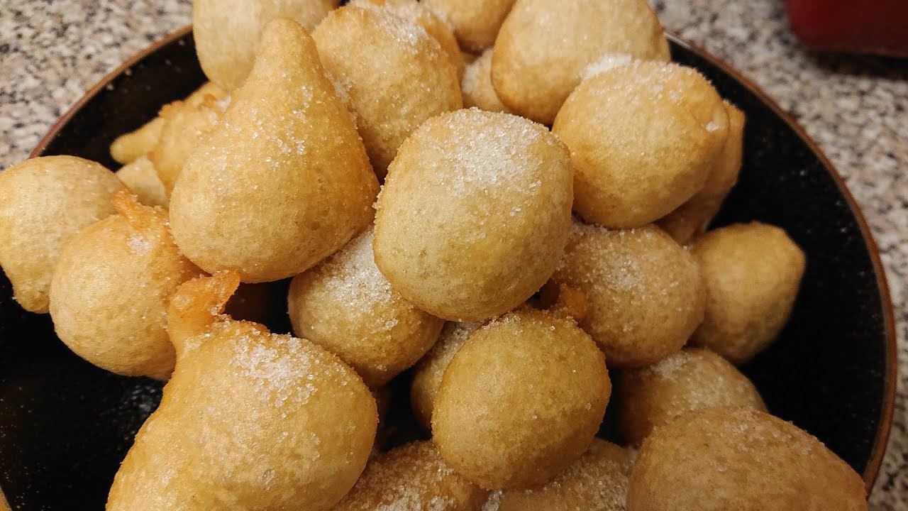 Белый гбофлото с сахаром сверху/пончики с белым сахаром