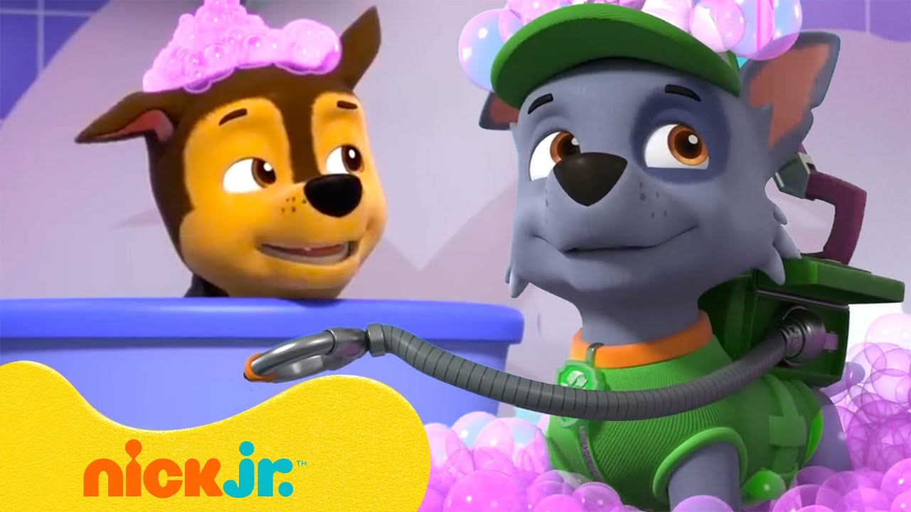 PAW Patrol ¡Hora del baño de burbujas de los PAW Patrol! con Chase 🛁 | Nick Jr. en Español