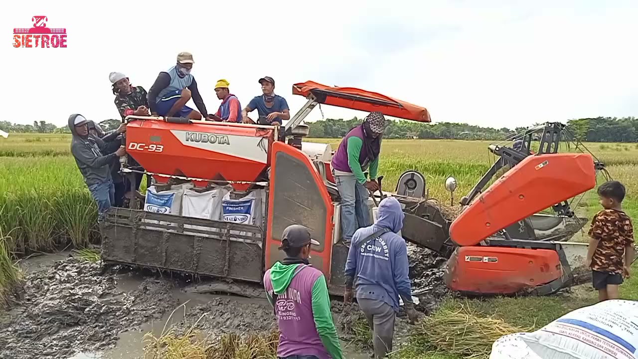 Kubota DC 93,terjebak di lumpur yang dalam‼️ #viral #fyp #tiktok #shorts