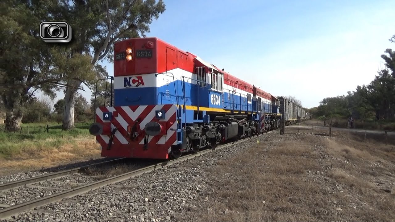 Tren de tolvas graneras de NCA pasando por Ramón J. Cárcano y Ballesteros