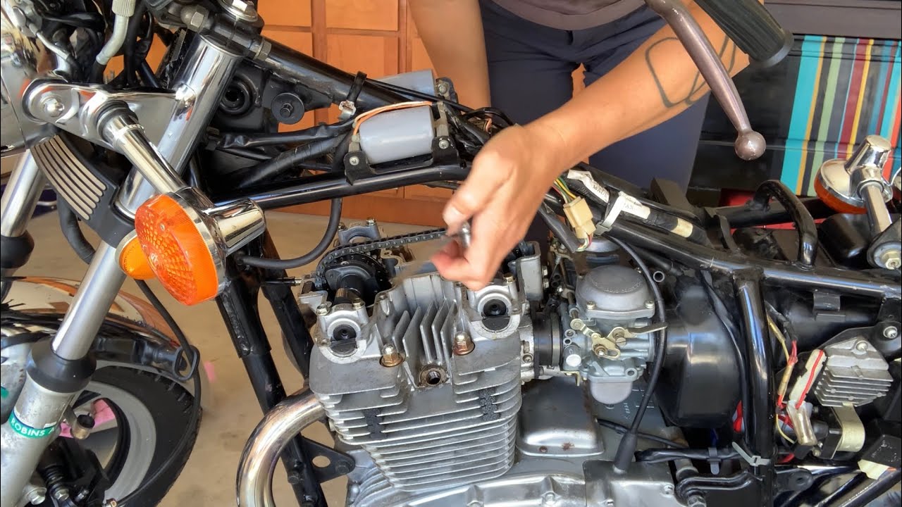 Checking valve clearance on 1981 Suzuki GS450L