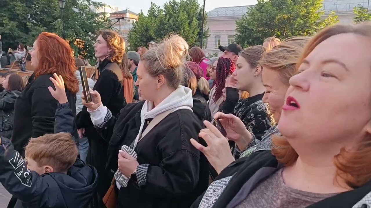 В Рязани во время флешмоба исполнили Седую ночь Юрия Шатунова