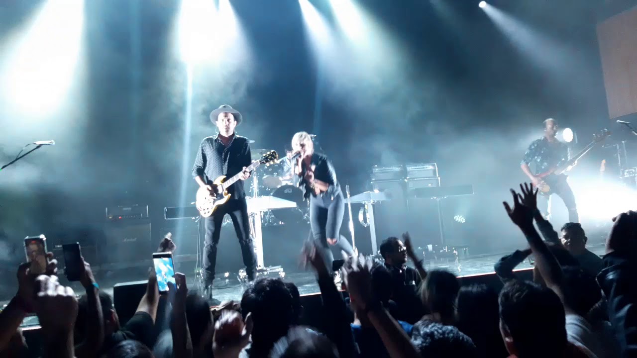 Metric - Dressed to Suppress. Live 2019 CDMX